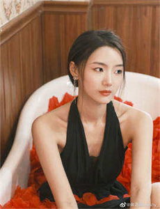 《男人叉进女人图片》